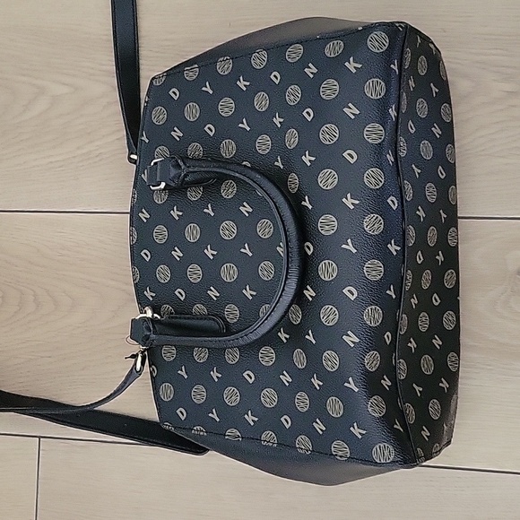 DKNY Medium Size Handbag/Crossbody Bag - Picture 3 of 9